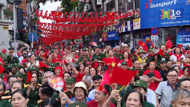 Hà Nội tươi vui, phấn khởi trong ngày Đại lễ